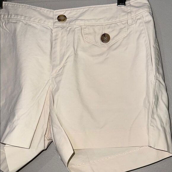 Banana Republic Cream Shorts size 8 - Picture 4 of 10